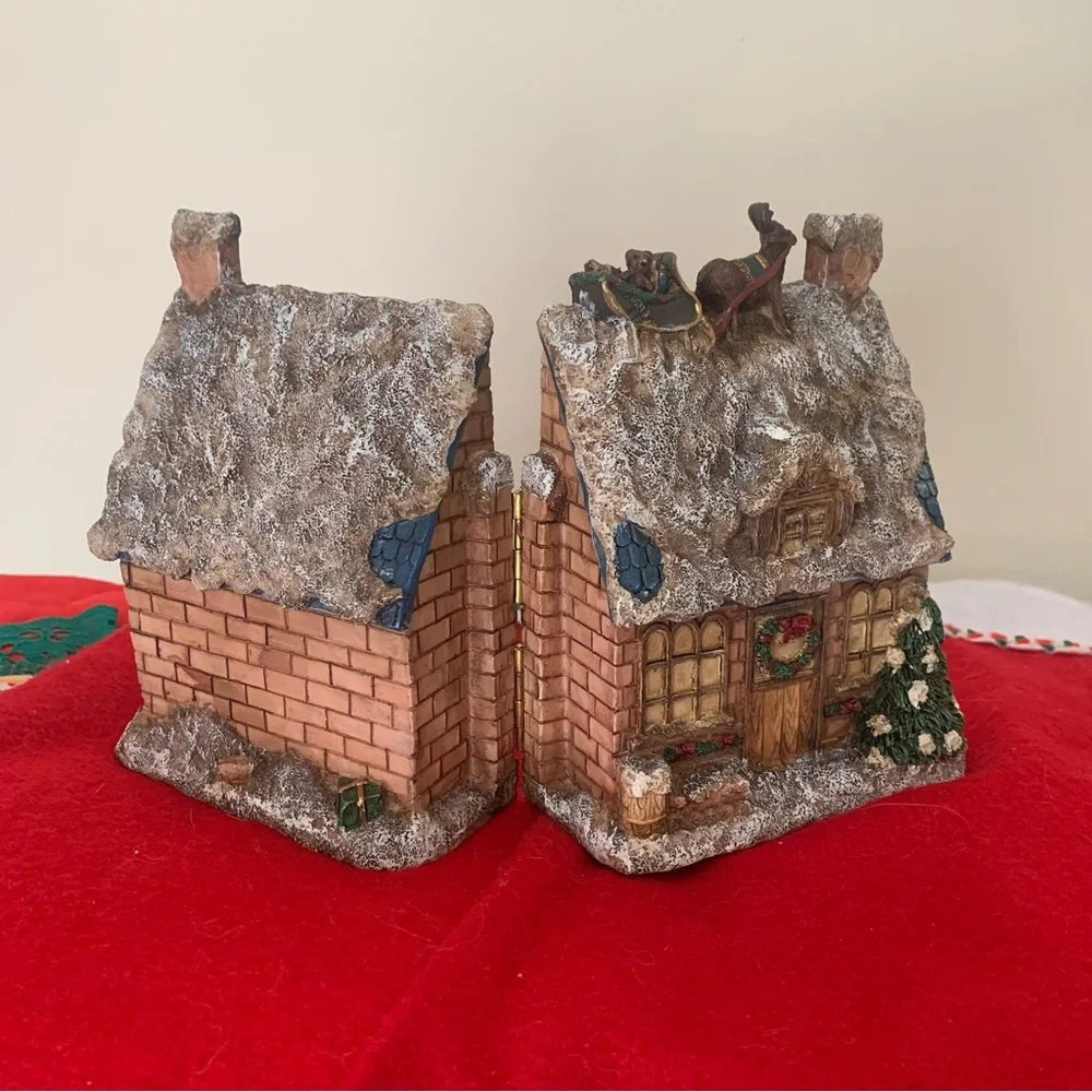 Vintage Santa Visiting House Diorama Decor - Picture 2 of 9